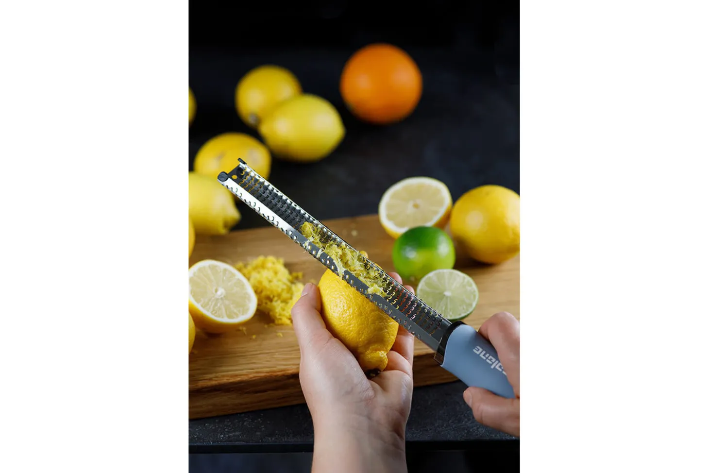 Râpe-zesteur Microplane Premium Classic Bleu Nuage - 20,3cm