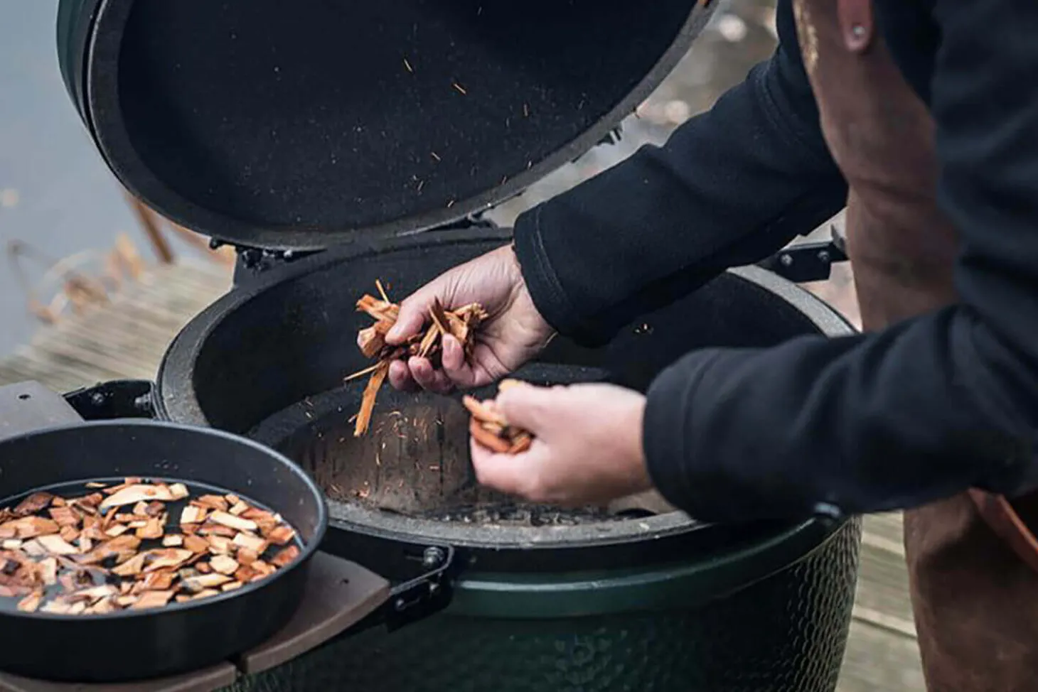 Sachet de copeaux de bois de cerisier Big Green Egg 2,9L - Idéal fumage