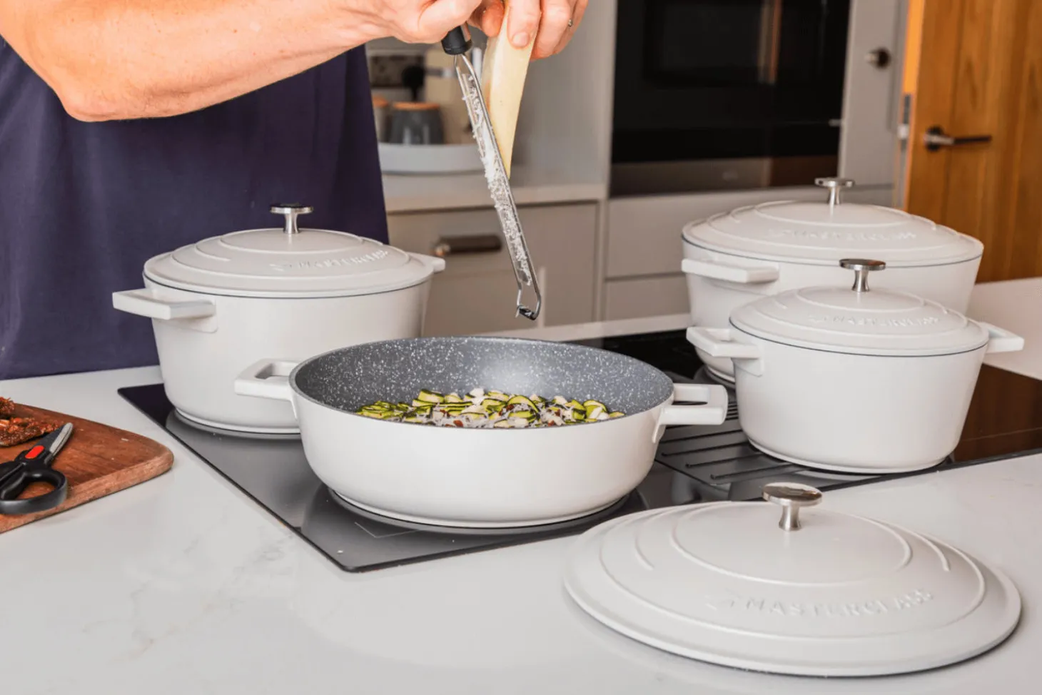 Sauteuse ronde MasterClass compatible induction en fonte d'aluminium 4L