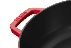 Sauteuse Staub Chistera en fonte émaillée cerise