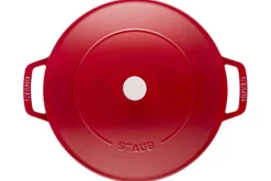 Sauteuse Staub Chistera en fonte émaillée cerise