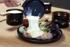 Service à raclette à la bougie Cookut Lumi noir - Services individuels poêlons et spatules