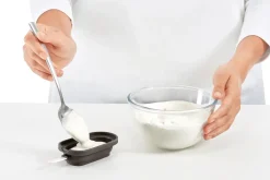 Set de 4 moules à glace Lékué Classic Creamy + pot en silicone noir