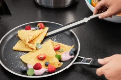 Spatule à crêpes Rösle en silicone noir et acier inoxydable