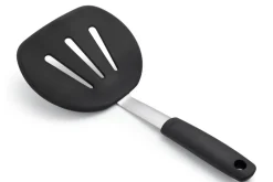 Spatule extra large flexible ajourée OXO en silicone