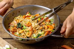 Wok Cristel Castel'Pro 28cm en acier inoxydable 18/10 3 ply 2 anses fixes avec couvercle